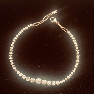 DIAMOND GRDUATING TENNIS BRACELET